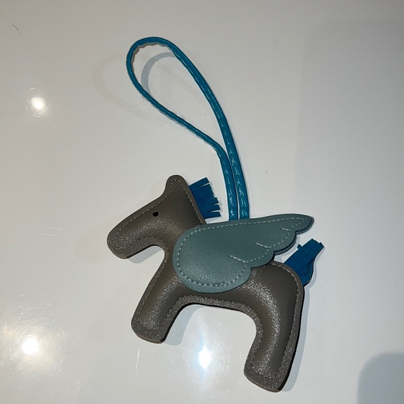 Flying horse designer Pegasus leather purse charm decorate key wristlet new - Picture 3 of 5
